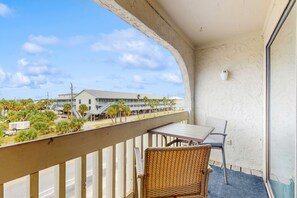 Property grounds - Lakeview Condo with Shared Pool - Just Steps from the Beach! (Gulf Shores)