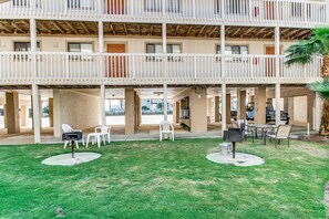 Outdoor dining - Lakeview Condo with Shared Pool - Just Steps from the Beach! (Gulf Shores)