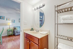 Interior - Lakeview Condo with Shared Pool - Just Steps from the Beach! (Gulf Shores)