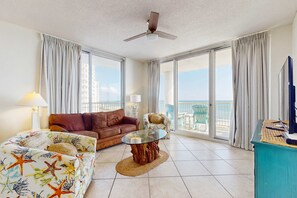 TV, offices - Coastal condo with beach access, pool, sauna, and tennis courts (Gulf Shores)