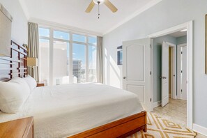 4 bedrooms, iron/ironing board, WiFi, bed sheets - Gulf-front condo with panoramic views, balcony & shared pool, hot tub, gym (Gulf Shores)