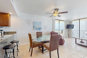 Dining - Beachfront condo with pool, private balcony, & washer and dryer (Gulf Shores)