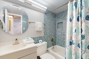 Shower, hair dryer, towels - Beachfront condo with pool, private balcony, & washer and dryer (Gulf Shores)