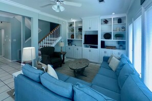 TV, offices - Coastal duplex w multi-levels, shared pool and close to beach (Gulf Shores)