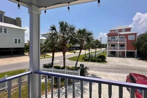 Property grounds - Coastal duplex w multi-levels, shared pool and close to beach (Gulf Shores)