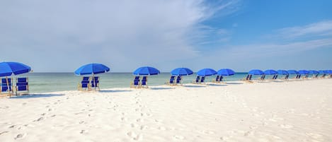 På stranden