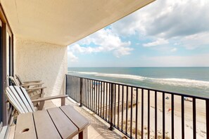 Property grounds - Gulf-front condo with breathtaking views, pool (Orange Beach)