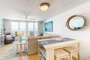 TV, DVD player - Gulf-front condo with breathtaking views, pool (Orange Beach)