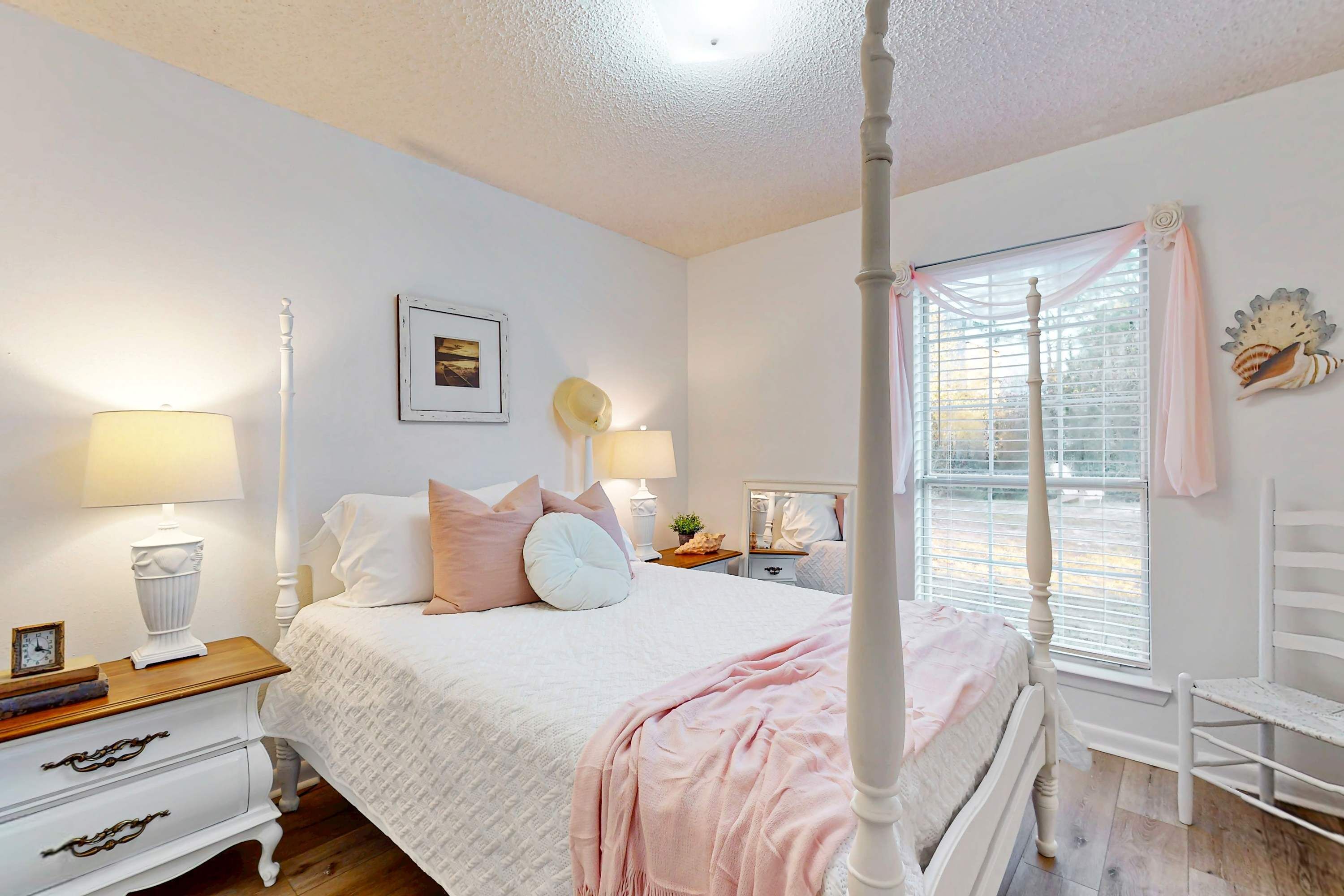 3 habitaciones, tabla de planchar con plancha, wifi y ropa de cama 