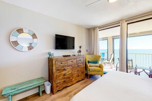 3 bedrooms, iron/ironing board, WiFi, bed sheets - Dreamy beach condo with water views, balcony, pool & beach access (Orange Beach)