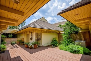 Terrace/patio - Dreamy beach condo with water views, balcony, pool & beach access (Orange Beach)