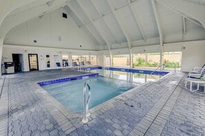 Pool - Dreamy beach condo with water views, balcony, pool & beach access (Orange Beach)