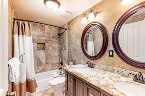 Shower, towels - Ninth-Floor Condo in Beachfront Resort with Free WiFi, Shared Pool, Tennis Court (Orange Beach)