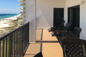 Property grounds - Ninth-Floor Condo in Beachfront Resort with Free WiFi, Shared Pool, Tennis Court (Orange Beach)