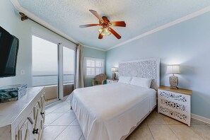 3 bedrooms, Internet, bed sheets - Beachfront resort condo with shared pool, tennis court, free WiFi, central AC (Orange Beach)