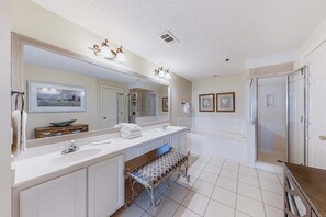 Shower, towels - Beachfront resort condo with shared pool, tennis court, free WiFi, central AC (Orange Beach)