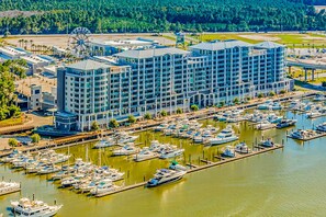 Marina - Amazing riverfront condo with pool, hot tub, balcony, & washer/dryer (Orange Beach)
