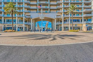 Exterior - Amazing riverfront condo with pool, hot tub, balcony, & washer/dryer (Orange Beach)