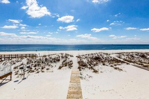 On the beach - Beautiful Gulf-front home with bright interior, pool, free WiFi, & central AC (Orange Beach)