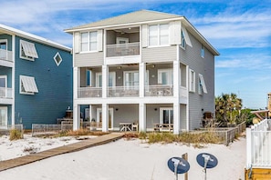 Exterior - Beautiful Gulf-front home with bright interior, pool, free WiFi, & central AC (Orange Beach)