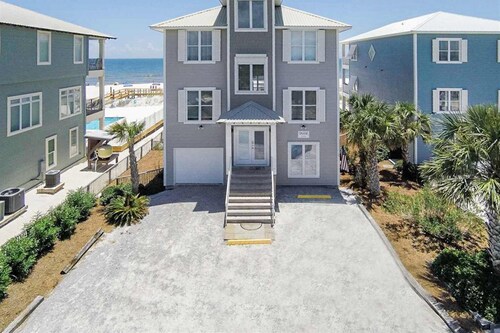 Beautiful Gulf-front home with bright interior, pool, free WiFi, & central AC