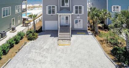Beautiful Gulf-front home with bright interior, pool, free WiFi, & central AC