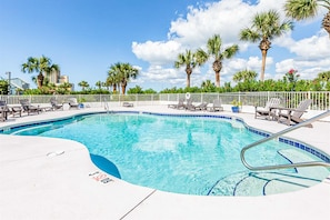 Pool - Beautiful Gulf-front home with bright interior, pool, free WiFi, & central AC (Orange Beach)