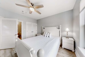 8 habitaciones, tabla de planchar con plancha, wifi y ropa de cama 