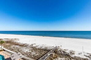 On the beach - Beachfront condo with pool, tennis court, hot tub & central AC (Orange Beach)