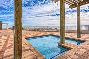 Pool - Beachfront condo with pool, tennis court, hot tub & central AC (Orange Beach)