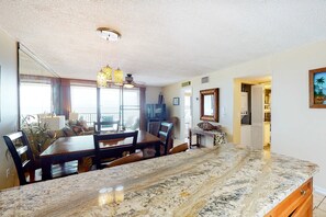 Dining - Fantastic home in beachfront complex with Gulf-side pool, sauna & WiFi (Orange Beach)