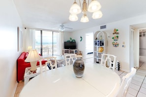 Dining - Gorgeous home in beachfront complex with pool, tennis court & WiFi (Orange Beach)