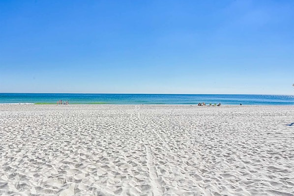 Beach nearby - Wonderful Beachside Home with Free WiFi, Central AC, Shared Pool, & Elevator (Orange Beach)
