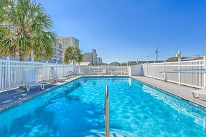 Pool - Wonderful Beachside Home with Free WiFi, Central AC, Shared Pool, & Elevator (Orange Beach)