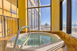 Interior - Gulf-front condo with balcony, AC & WiFi - access to pool, hot tub, tennis & gym (Orange Beach)