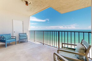 Property grounds - Gulf-front condo with balcony, AC & WiFi - access to pool, hot tub, tennis & gym (Orange Beach)