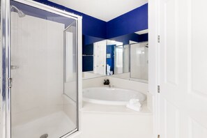 Shower, towels - Gulf-front condo with shaded balcony, pools, hot tubs, gym & beach access (Orange Beach)
