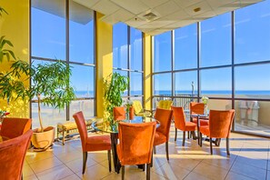 Dining - Beachfront condo with Gulf views, balcony, pool, hot tub, sauna & gym (Orange Beach)
