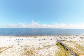 On the beach - Beachfront condo with Gulf views, balcony, pool, hot tub, sauna & gym (Orange Beach)