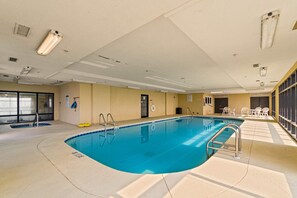 Pool - Gulf-front condo with inviting balcony, amazing views, pool & hot tub (Orange Beach)