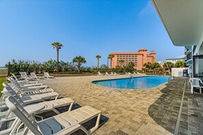 Pool - Gulf-front condo with inviting balcony, amazing views, pool & hot tub (Orange Beach)
