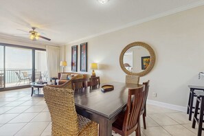 Dining - 4th-floor Gulf-front condo with balcony, pool, hot tub, sauna & gym (Orange Beach)