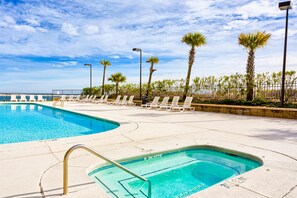 Pool - 4th-floor Gulf-front condo with balcony, pool, hot tub, sauna & gym (Orange Beach)