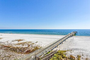 On the beach - Gulf-Front Corner Condo w/Balcony, Shared Indoor/Outdoor Pool, Sauna, Free WiFi (Orange Beach)