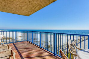 Property grounds - Gulf-Front Corner Condo w/Balcony, Shared Indoor/Outdoor Pool, Sauna, Free WiFi (Orange Beach)