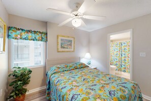 2 bedrooms, iron/ironing board, Internet, bed sheets - Gulf & Beachfront Condo wBalcony, Central AC, Shared Hot Tub, Pools, Free WiFi (Orange Beach)
