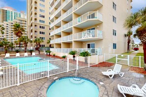 Pool - Gulf & Beachfront Condo wBalcony, Central AC, Shared Hot Tub, Pools, Free WiFi (Orange Beach)