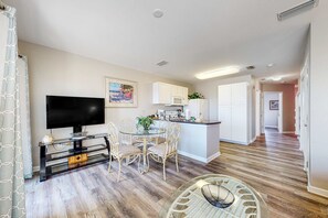 Dining - Convenient condo w/ private balcony, beach views, shared pool & AC (Orange Beach)