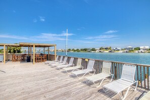 Terrace/patio - Gulf front condo with great views, shared pools & beach access (Orange Beach)