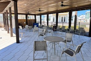 Outdoor dining - Brilliant beach house located walking distance to beach with community pool (Orange Beach)